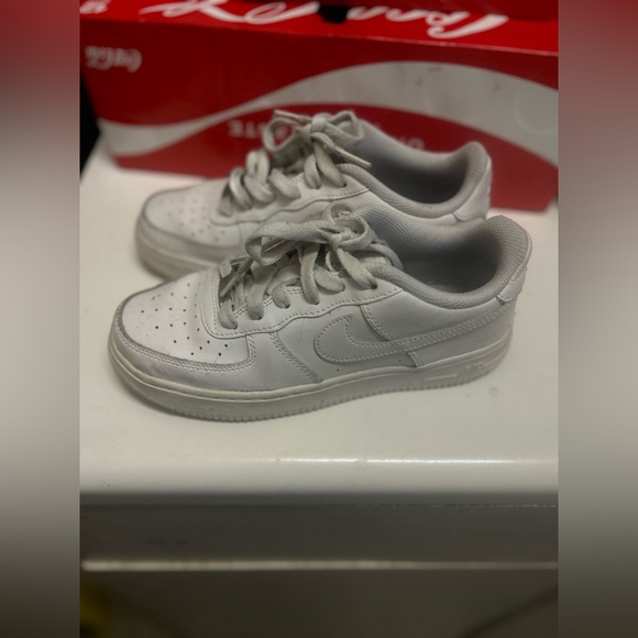 Nike Air Forces 1 - Picture 5 of 10